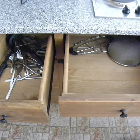 Studio With English Pine Fittings Бансько
